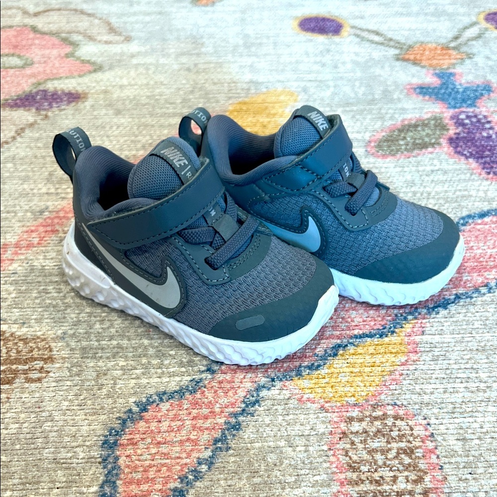 Nike toddler sneakers